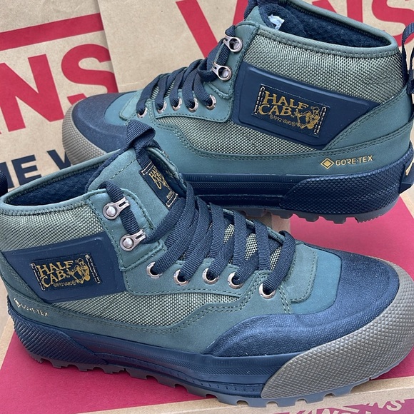 Vans WMNS Half Cab Gore-Tex Mte-3 Grape Leaf/Black
VN0009QWKEK
Boots Sneakers - Picture 10 of 16